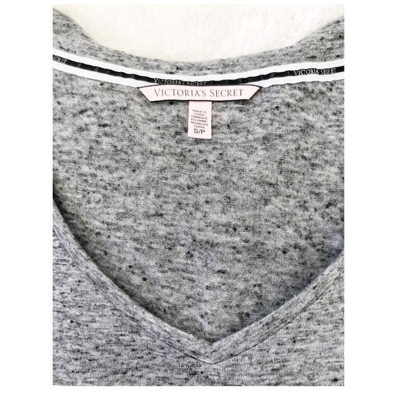 Victoria’s Secret ♥️ V-Neck Shirt - Picture 7 of 9